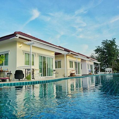 Sky And Water Resort Cha-am Exterior foto