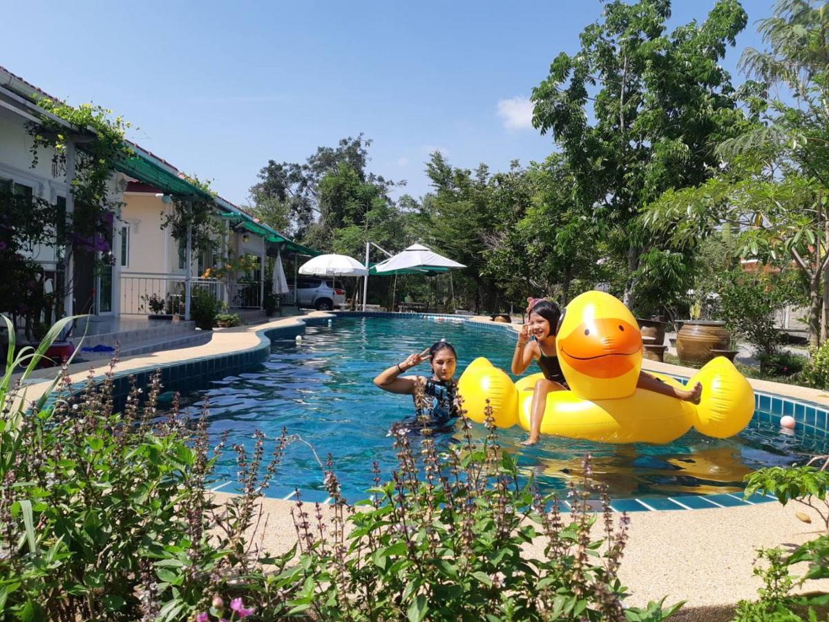 Sky And Water Resort Cha-am Exterior foto