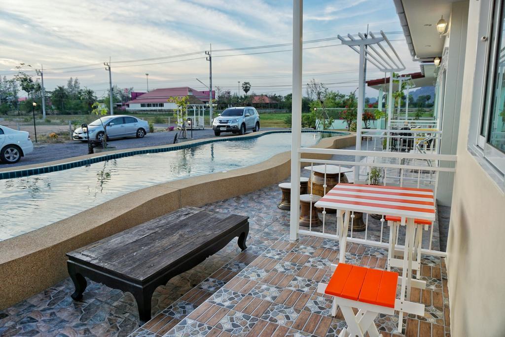 Sky And Water Resort Cha-am Exterior foto